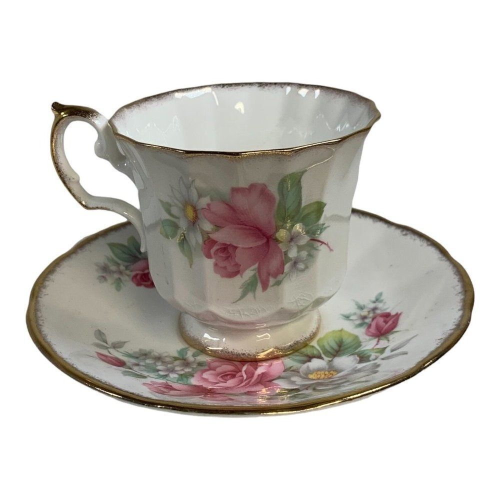 Elizabethan Tea Cup & Saucer Pink White Chestnut Roses England Bone China Flower